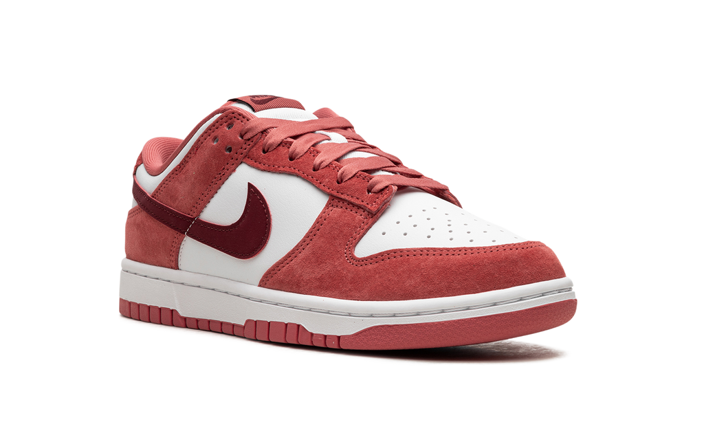 Nike SB Dunk Low Valentines Day (2024) 