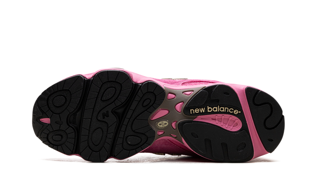 Sandstone New Balance 1000 Real Pink