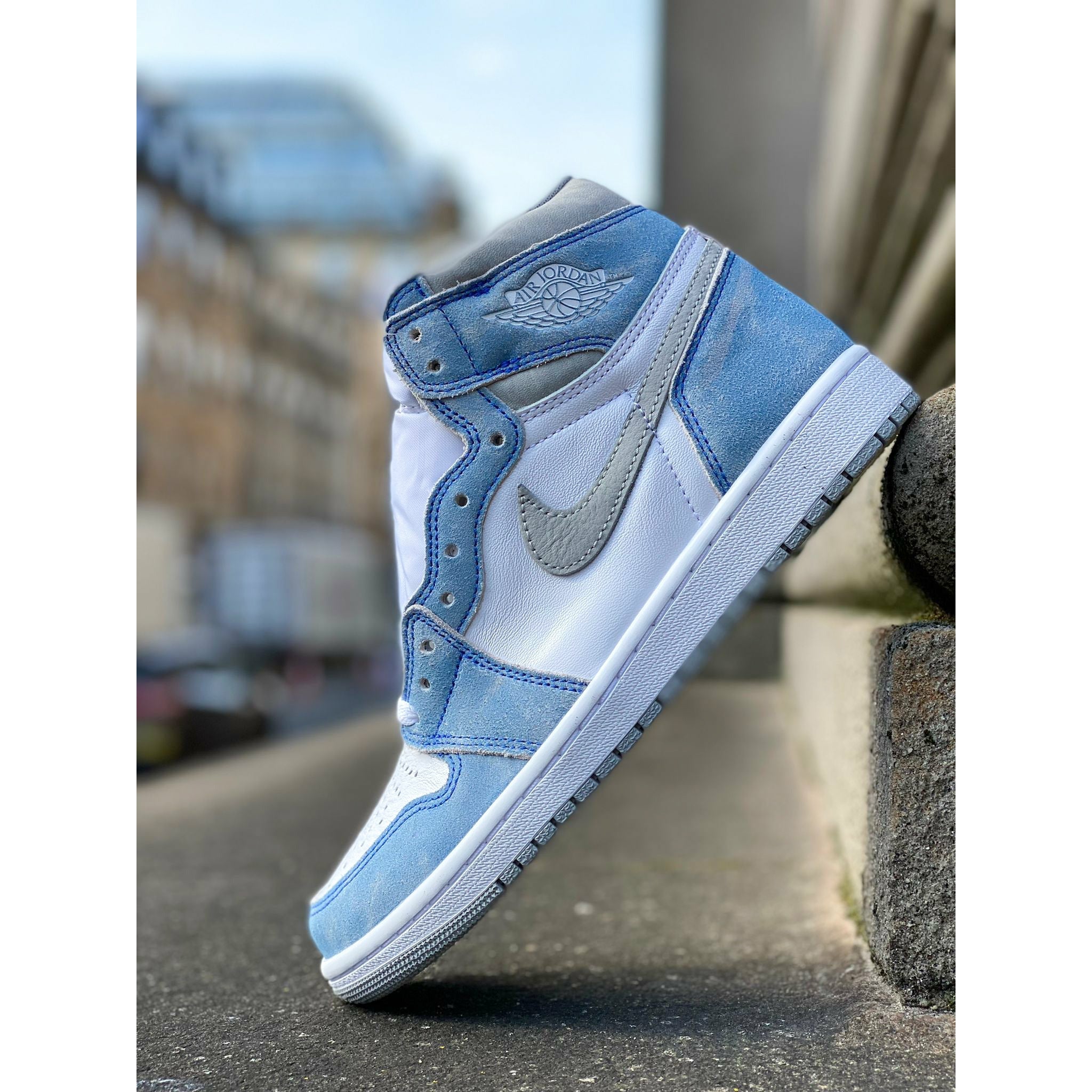 Jordan 1 Retro High OG Hyper Royal