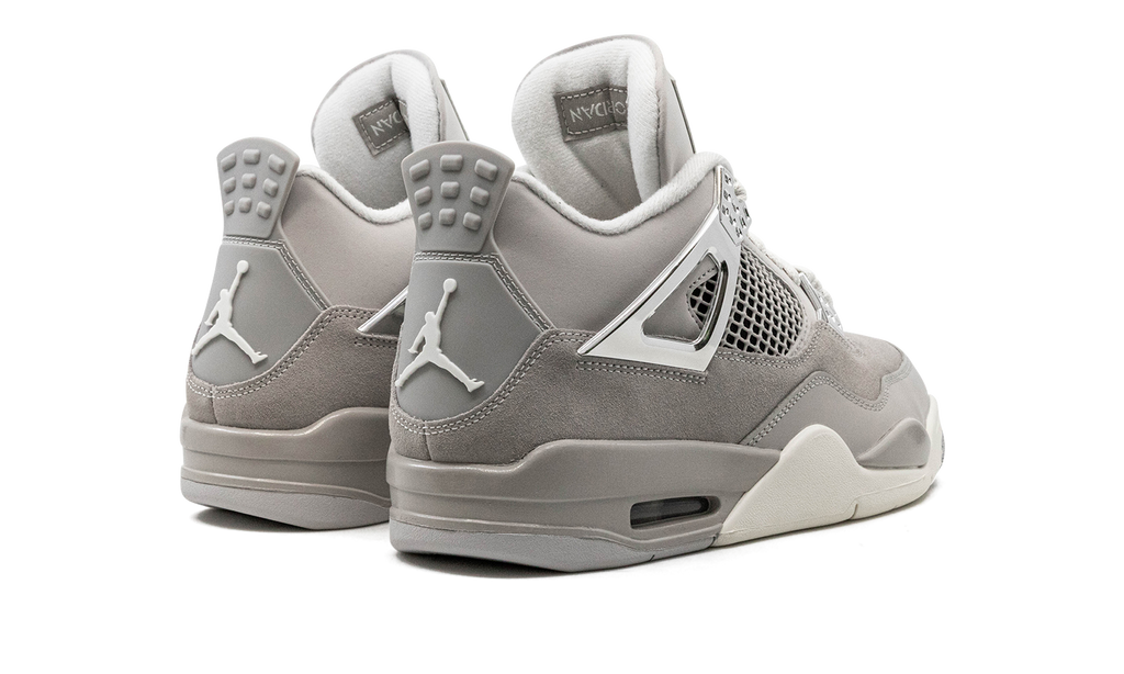 Air Jordan 4 Frozen Moments 