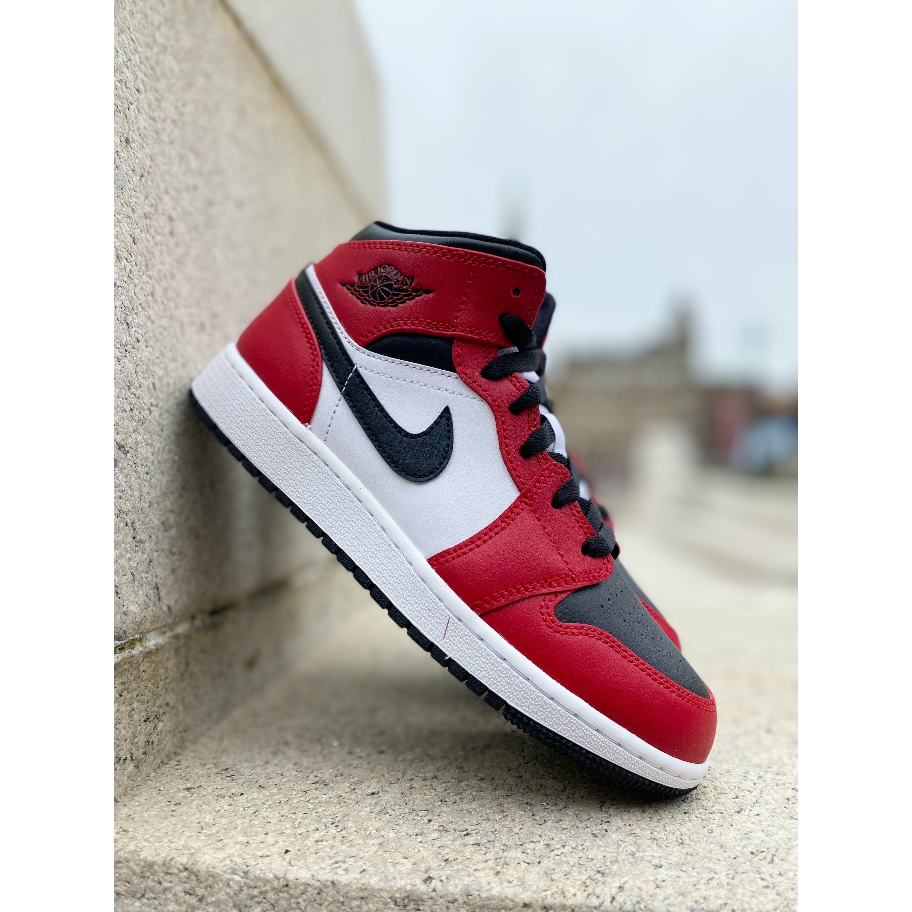 Jordan 1 Mid Chicago Toe