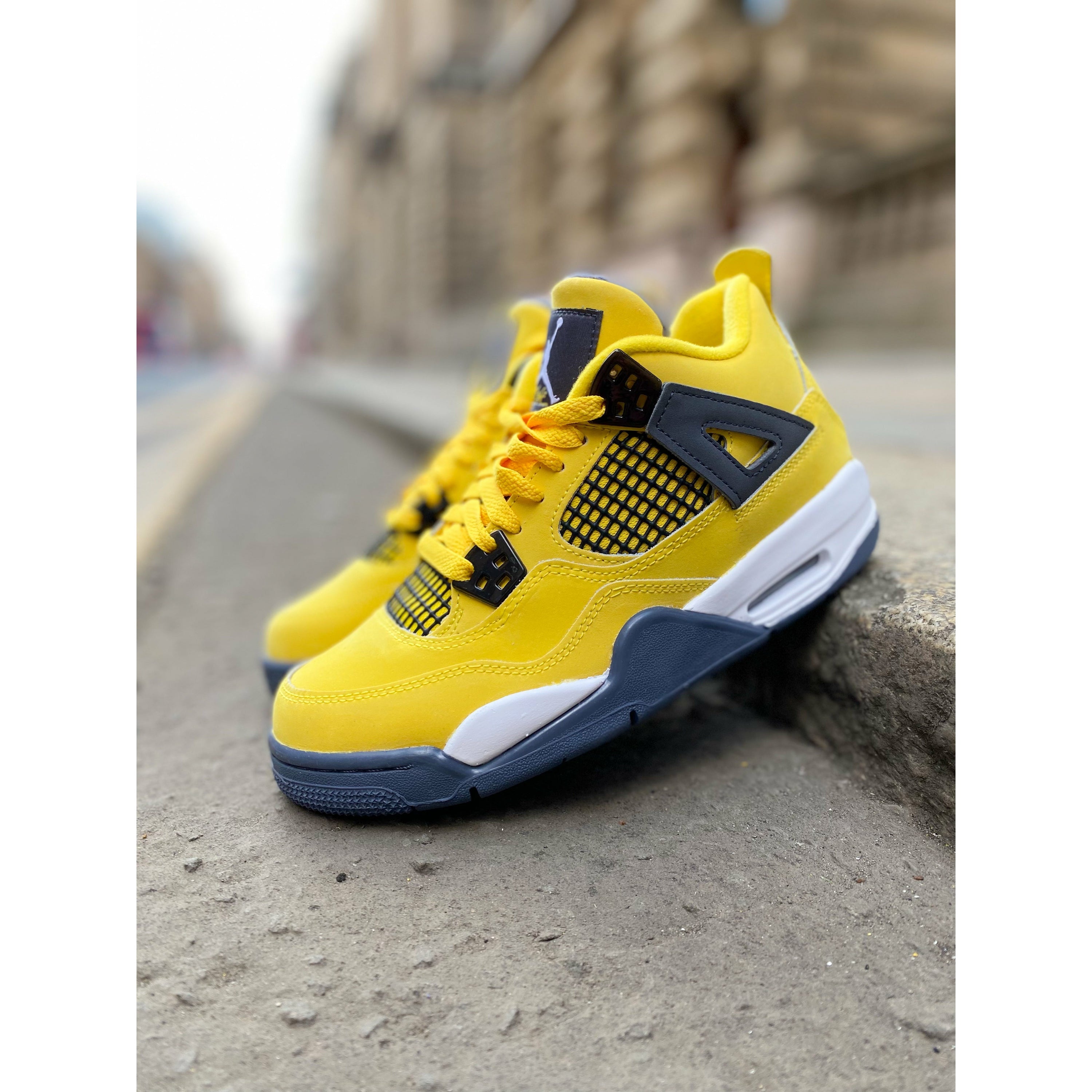 Jordan 4 Retro Lightning GS (2021)