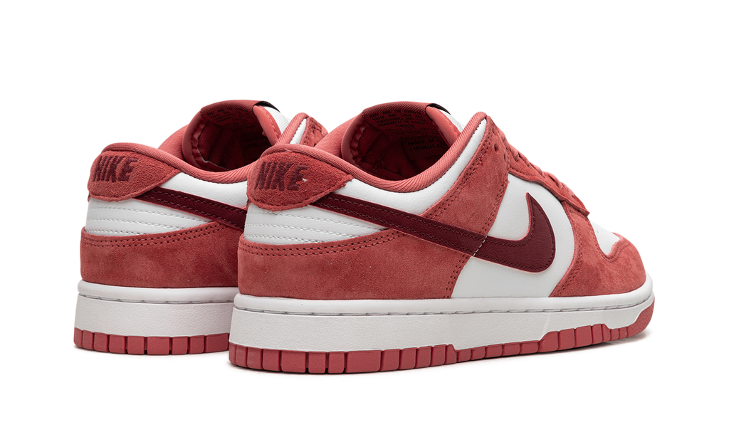 Nike Dunk Low Valentine's Day (2024) 